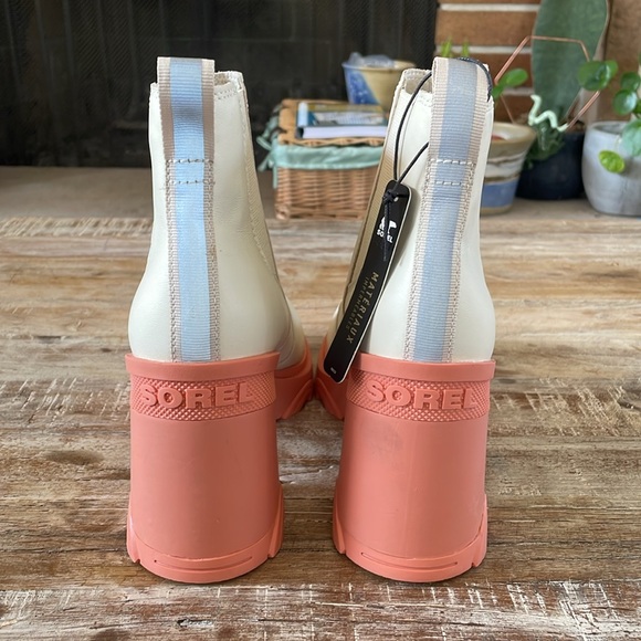 Sorel Brex Waterproof Platform Chelsea boot - Picture 2 of 9